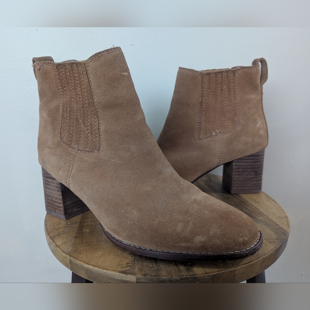 Madewell The Kat Suede Chelsea Boots, Equestrian Brown (SIZE 8.5)